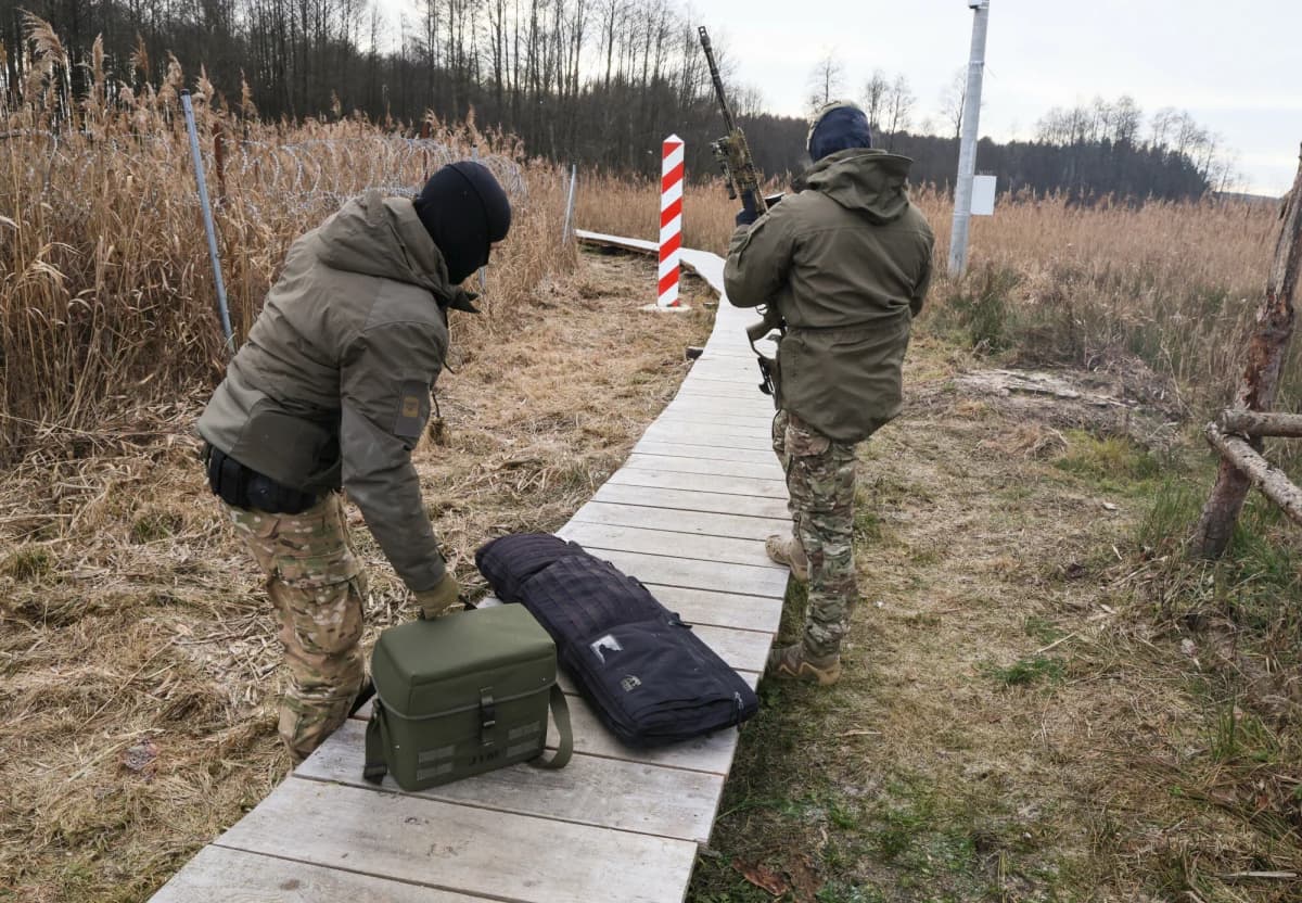 Okładka artykułu: Incydenty na wschodniej granicy. Wojsko potwierdza hybrydowe ataki z Białorusi